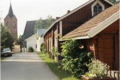 Eskontalo Raitilta kirkkoa kohti.
